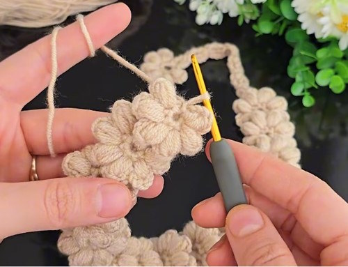 Crochet Flower Chain Connection with Puff Details
