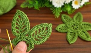One-Piece Crochet Flower – Detailed Leaf Motif