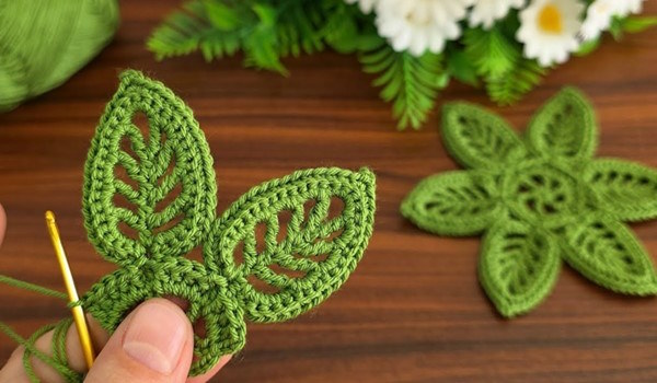One-Piece Crochet Flower – Detailed Leaf Motif