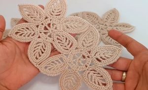 Crochet Leaf Motif Runner – Easy One-Piece Flower Design