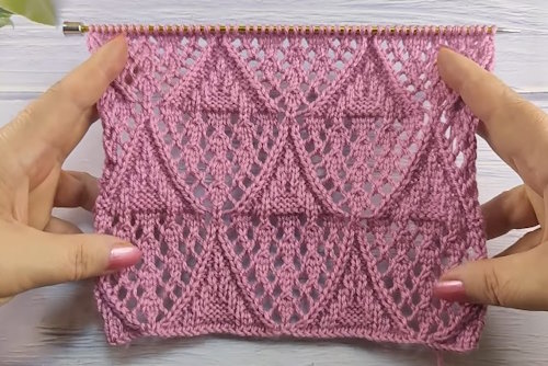 Lace texture forming in early rows of Diamond Lace Stitch