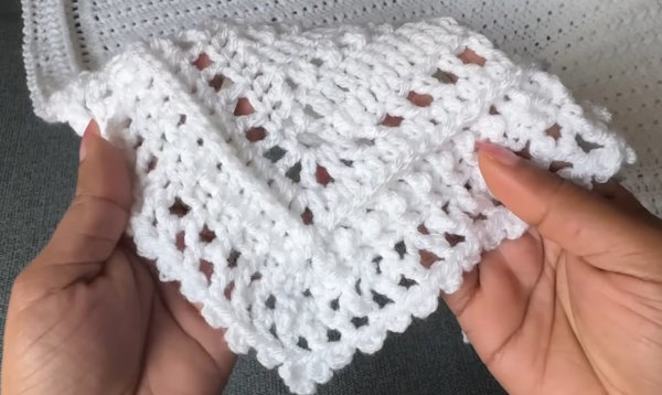Easy Crochet Baby Blanket Pattern – Finished Corner and Edge Detail