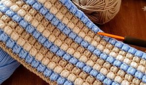 Easy crochet baby blanket pattern with pastel stripes in 10 rows