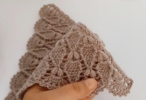 Scalloped edge detail with puff stitch in lace motif