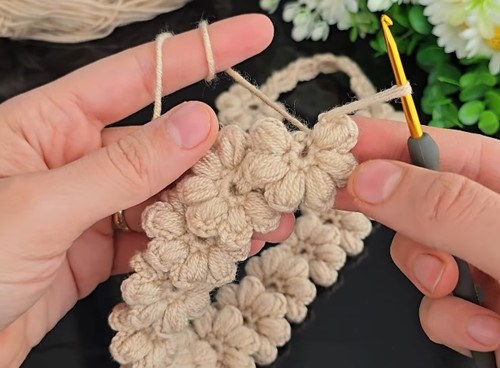 Second Flower Forming in Crochet Flower Chain