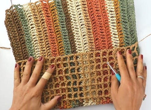 Crochet Paper Yarn Tote Bag – Easy Colorful DIY Tutorial Mesh pocket section of the crochet paper yarn tote bag in progress